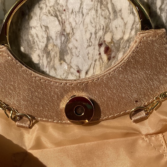 Clutch purse with shoulder strap option. - Picture 5 of 7